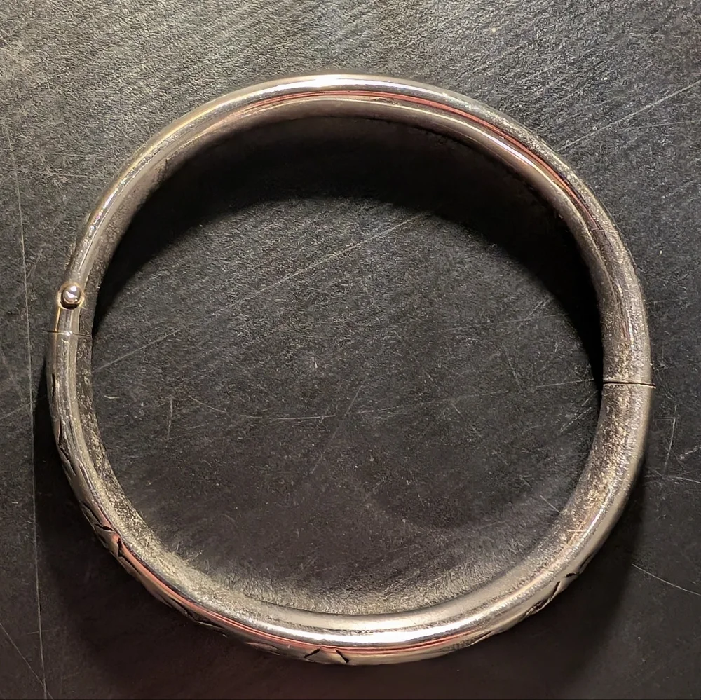 Vintage Sterling Silver Etched Flower Vine Bangle Bracelet - Picture 4 of 5
